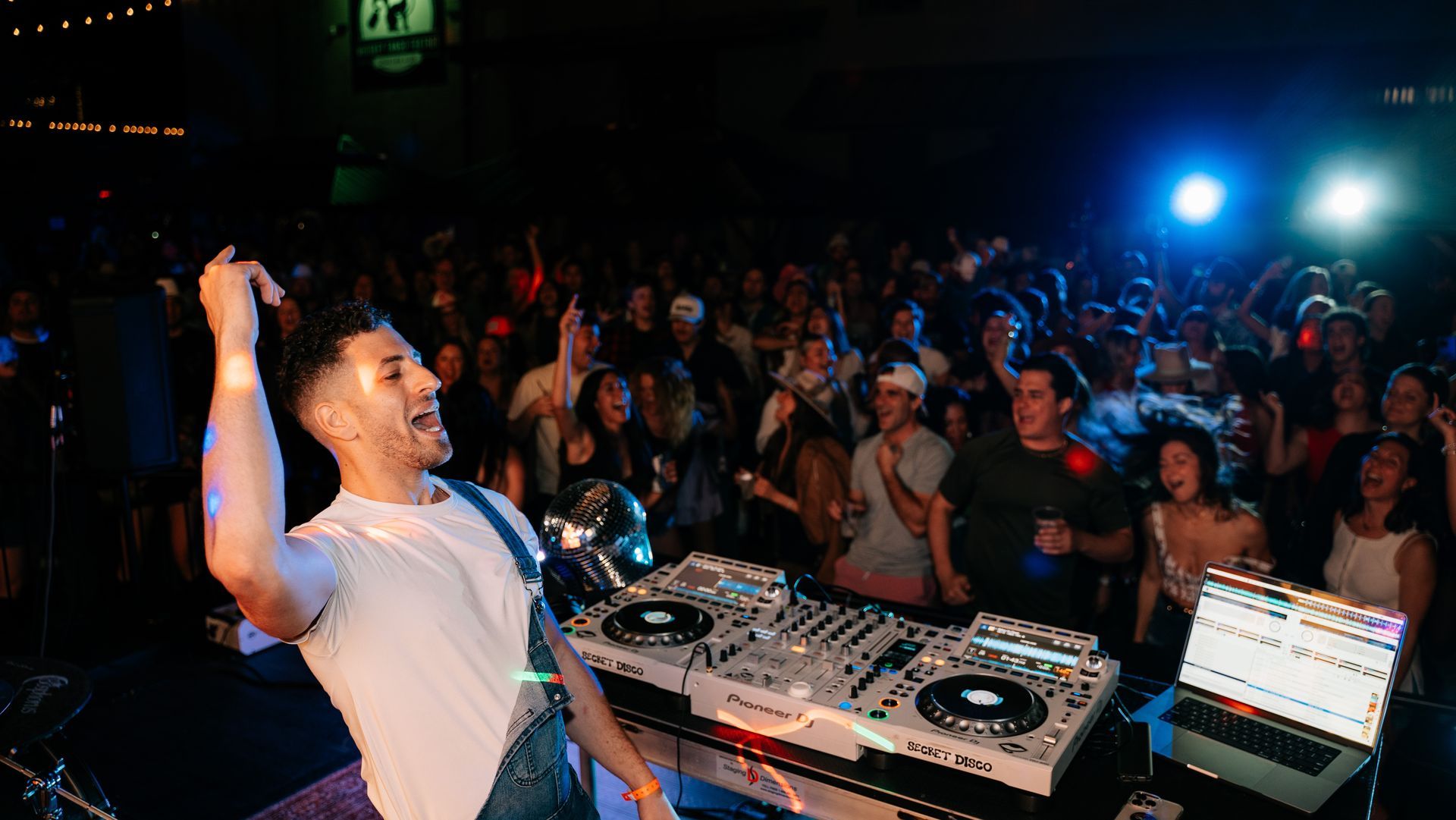 MIXMODE live at WTF Sporting Club — Austin, TX — Mar 01, 2025 MIXMODE (DJ Jordan Miller & Kristian Cruz) performing country EDM hybrid duo set at WTF Sporting Club in Austin, TX on Mar 01, 2025. Boots N' Beats 2025 Tour.