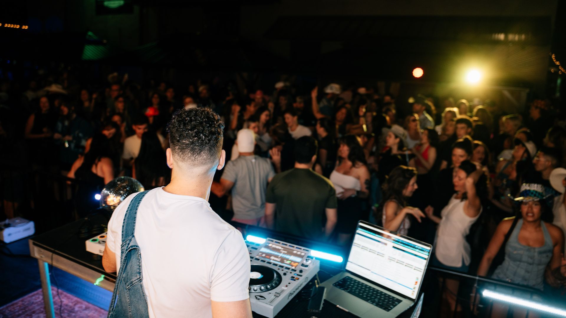 MIXMODE live at WTF Sporting Club — Austin, TX — Mar 01, 2025 MIXMODE (DJ Jordan Miller & Kristian Cruz) performing country EDM hybrid duo set at WTF Sporting Club in Austin, TX on Mar 01, 2025. Boots N' Beats 2025 Tour.