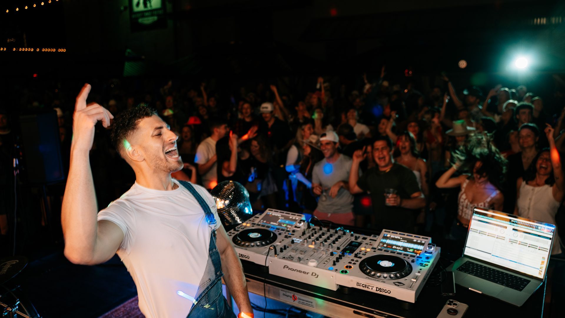 MIXMODE live at WTF Sporting Club — Austin, TX — Mar 01, 2025 MIXMODE (DJ Jordan Miller & Kristian Cruz) performing country EDM hybrid duo set at WTF Sporting Club in Austin, TX on Mar 01, 2025. Boots N' Beats 2025 Tour.