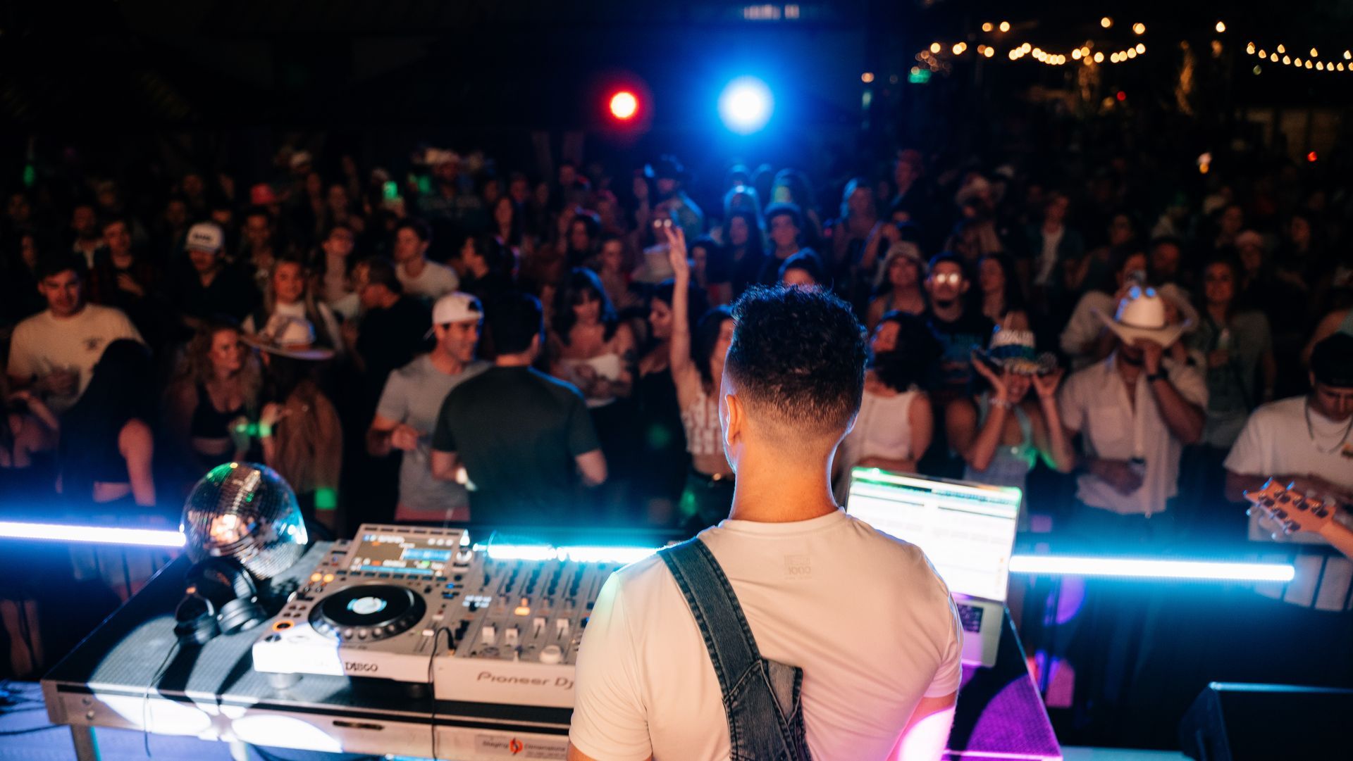 MIXMODE live at WTF Sporting Club — Austin, TX — Mar 01, 2025 MIXMODE (DJ Jordan Miller & Kristian Cruz) performing country EDM hybrid duo set at WTF Sporting Club in Austin, TX on Mar 01, 2025. Boots N' Beats 2025 Tour.