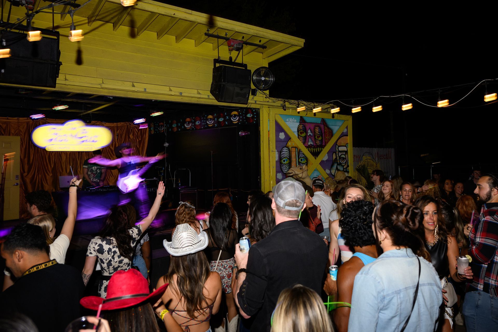 MIXMODE live at Far Out Lounge — Austin, TX — Nov 14, 2025 MIXMODE (DJ Jordan Miller & Kristian Cruz) performing country EDM hybrid duo set at Far Out Lounge in Austin, TX on Nov 14, 2025. Boots N' Beats 2025 Tour.