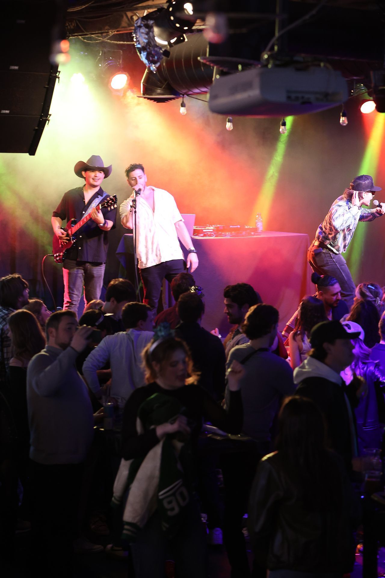 MIXMODE live at Joe's on Weed St. — Chicago, IL — Dec 31, 2025 MIXMODE (DJ Jordan Miller & Kristian Cruz) performing country EDM hybrid duo set at Joe's on Weed St. in Chicago, IL on Dec 31, 2025. Boots N' Beats 2025 Tour.