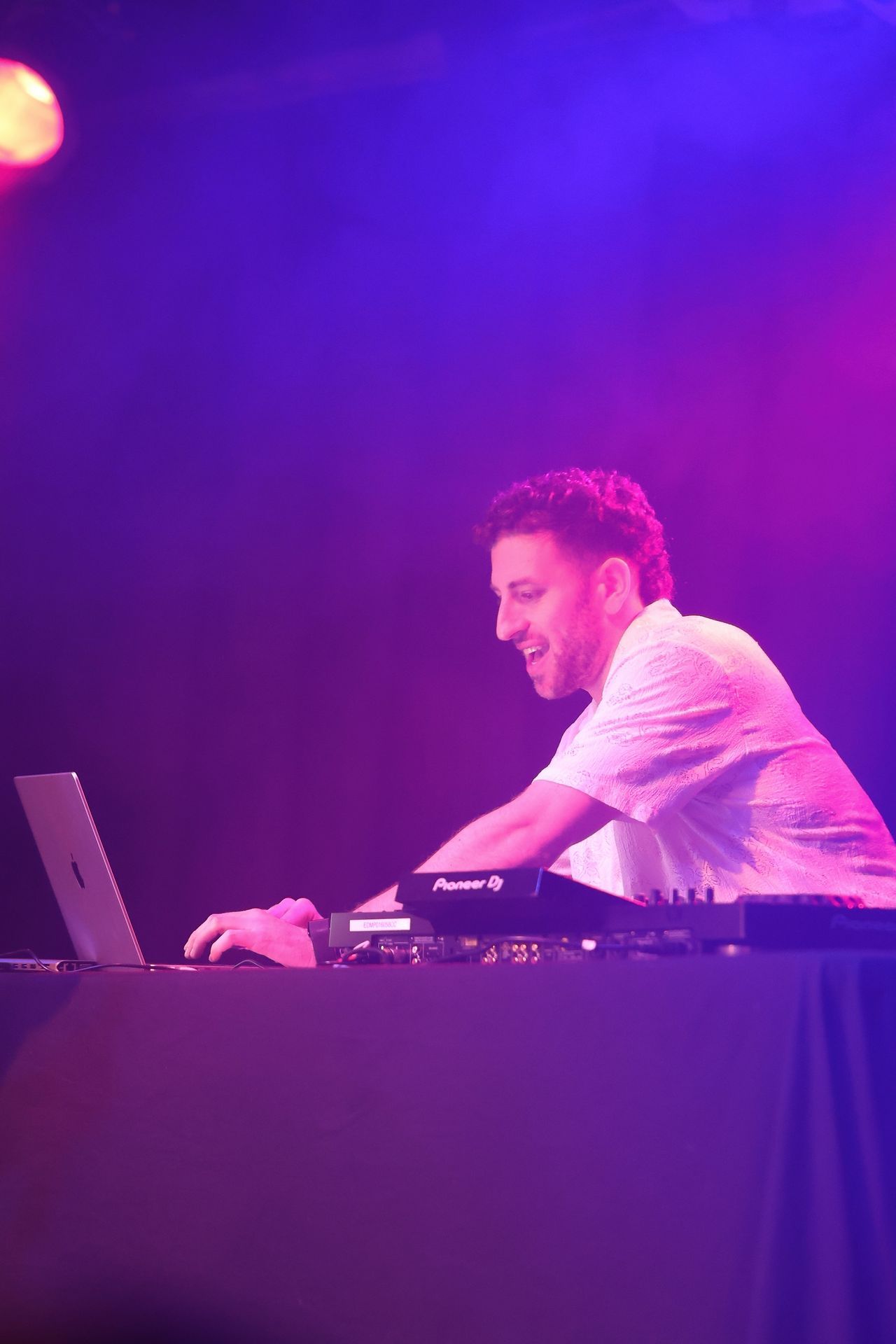 MIXMODE live at Joe's on Weed St. — Chicago, IL — Dec 31, 2025 MIXMODE (DJ Jordan Miller & Kristian Cruz) performing country EDM hybrid duo set at Joe's on Weed St. in Chicago, IL on Dec 31, 2025. Boots N' Beats 2025 Tour.