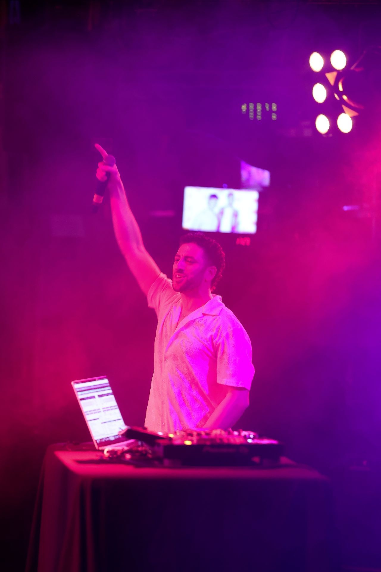 MIXMODE live at Joe's on Weed St. — Chicago, IL — Dec 31, 2025 MIXMODE (DJ Jordan Miller & Kristian Cruz) performing country EDM hybrid duo set at Joe's on Weed St. in Chicago, IL on Dec 31, 2025. Boots N' Beats 2025 Tour.
