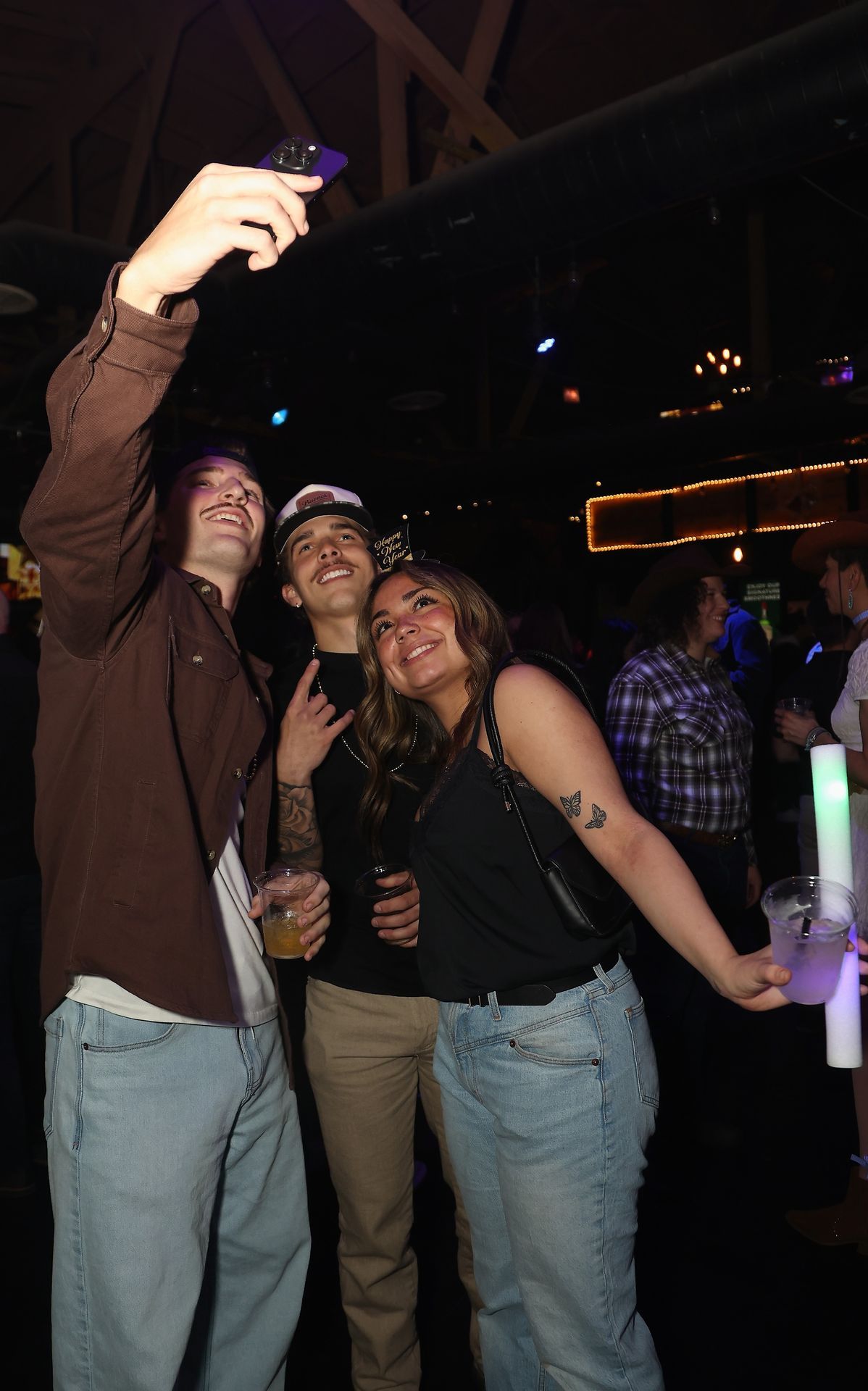 MIXMODE live at Joe's on Weed St. — Chicago, IL — Dec 31, 2025 MIXMODE (DJ Jordan Miller & Kristian Cruz) performing country EDM hybrid duo set at Joe's on Weed St. in Chicago, IL on Dec 31, 2025. Boots N' Beats 2025 Tour.