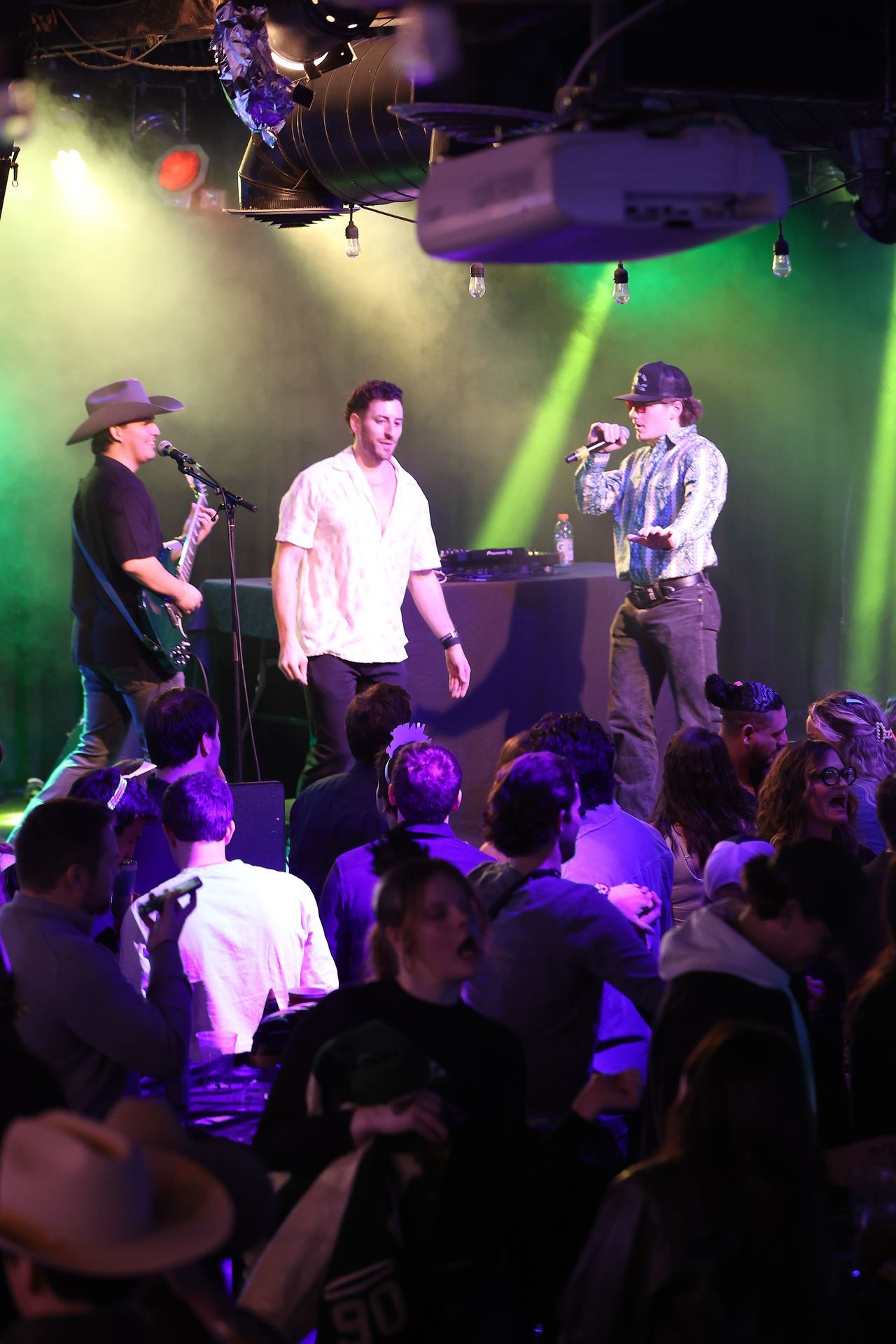 MIXMODE live at Joe's on Weed St. — Chicago, IL — Dec 31, 2025 MIXMODE (DJ Jordan Miller & Kristian Cruz) performing country EDM hybrid duo set at Joe's on Weed St. in Chicago, IL on Dec 31, 2025. Boots N' Beats 2025 Tour.