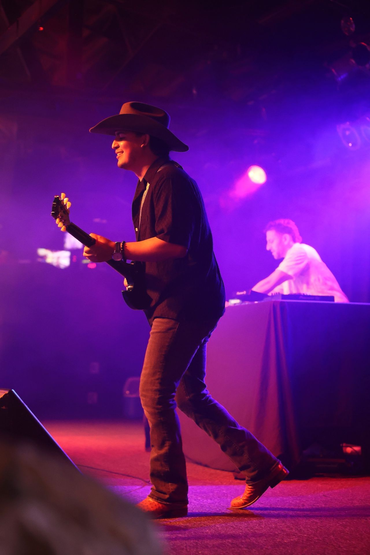 MIXMODE live at Joe's on Weed St. — Chicago, IL — Dec 31, 2025 MIXMODE (DJ Jordan Miller & Kristian Cruz) performing country EDM hybrid duo set at Joe's on Weed St. in Chicago, IL on Dec 31, 2025. Boots N' Beats 2025 Tour.