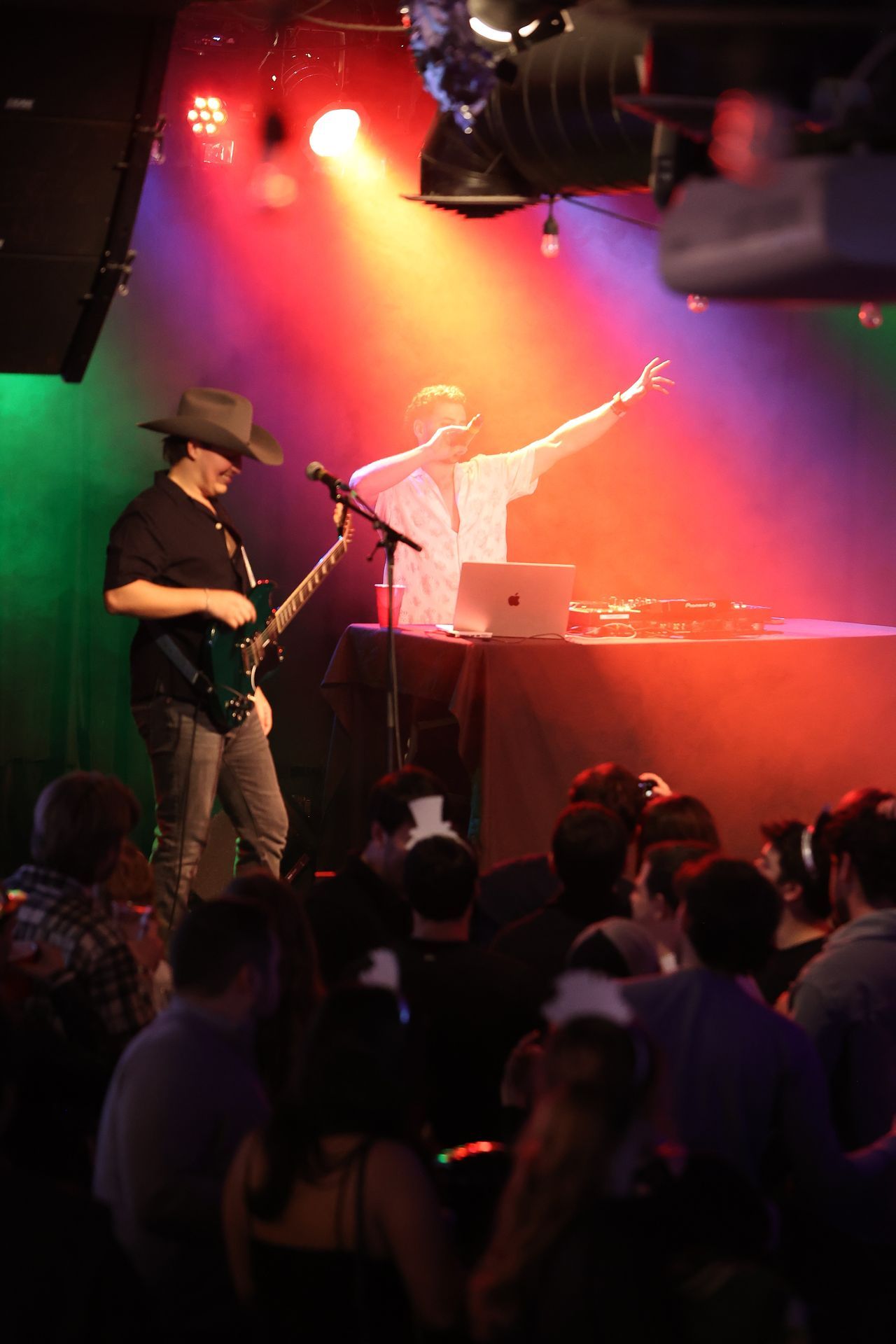 MIXMODE live at Joe's on Weed St. — Chicago, IL — Dec 31, 2025 MIXMODE (DJ Jordan Miller & Kristian Cruz) performing country EDM hybrid duo set at Joe's on Weed St. in Chicago, IL on Dec 31, 2025. Boots N' Beats 2025 Tour.