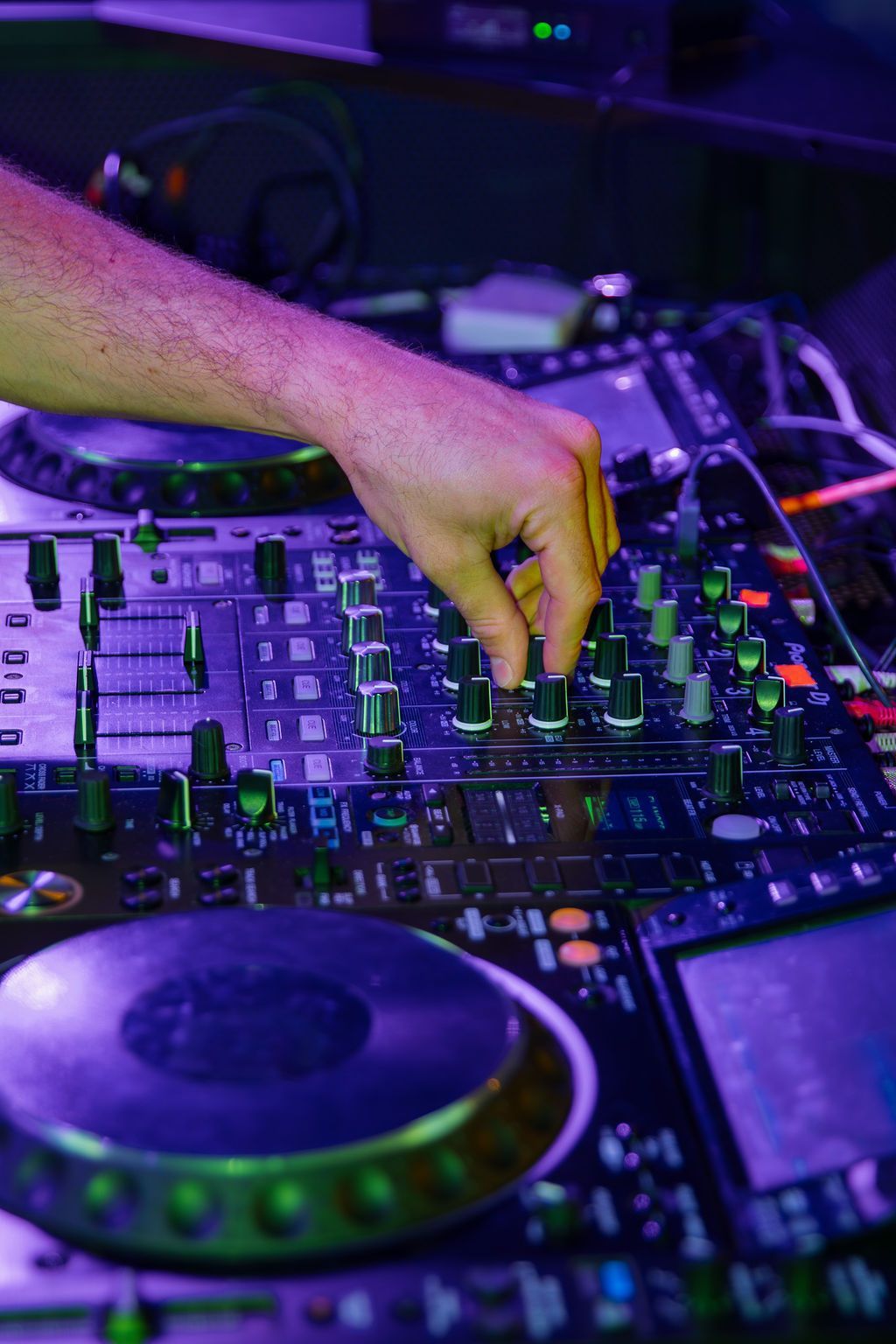 MIXMODE live at Warehouse on Broadway — Kansas City, MO — Jul 17, 2025 MIXMODE (DJ Jordan Miller & Kristian Cruz) performing country EDM hybrid duo set at Warehouse on Broadway in Kansas City, MO on Jul 17, 2025. Boots N' Beats 2025 Tour.