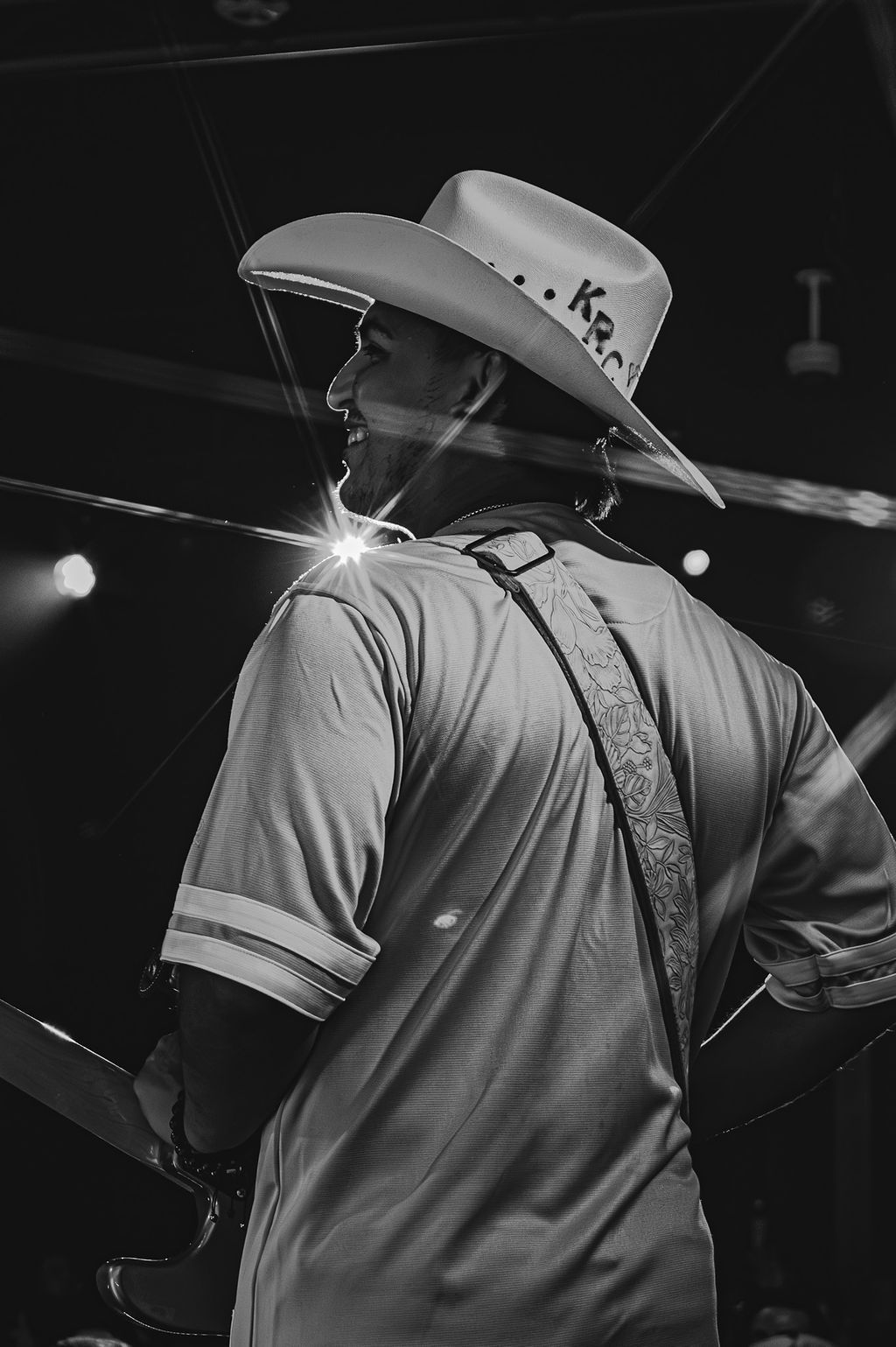 MIXMODE live at Warehouse on Broadway — Kansas City, MO — Jul 17, 2025 MIXMODE (DJ Jordan Miller & Kristian Cruz) performing country EDM hybrid duo set at Warehouse on Broadway in Kansas City, MO on Jul 17, 2025. Boots N' Beats 2025 Tour.