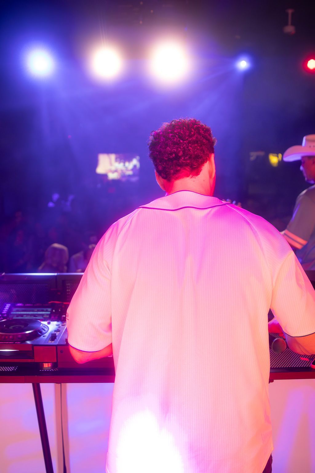 MIXMODE live at Warehouse on Broadway — Kansas City, MO — Jul 17, 2025 MIXMODE (DJ Jordan Miller & Kristian Cruz) performing country EDM hybrid duo set at Warehouse on Broadway in Kansas City, MO on Jul 17, 2025. Boots N' Beats 2025 Tour.