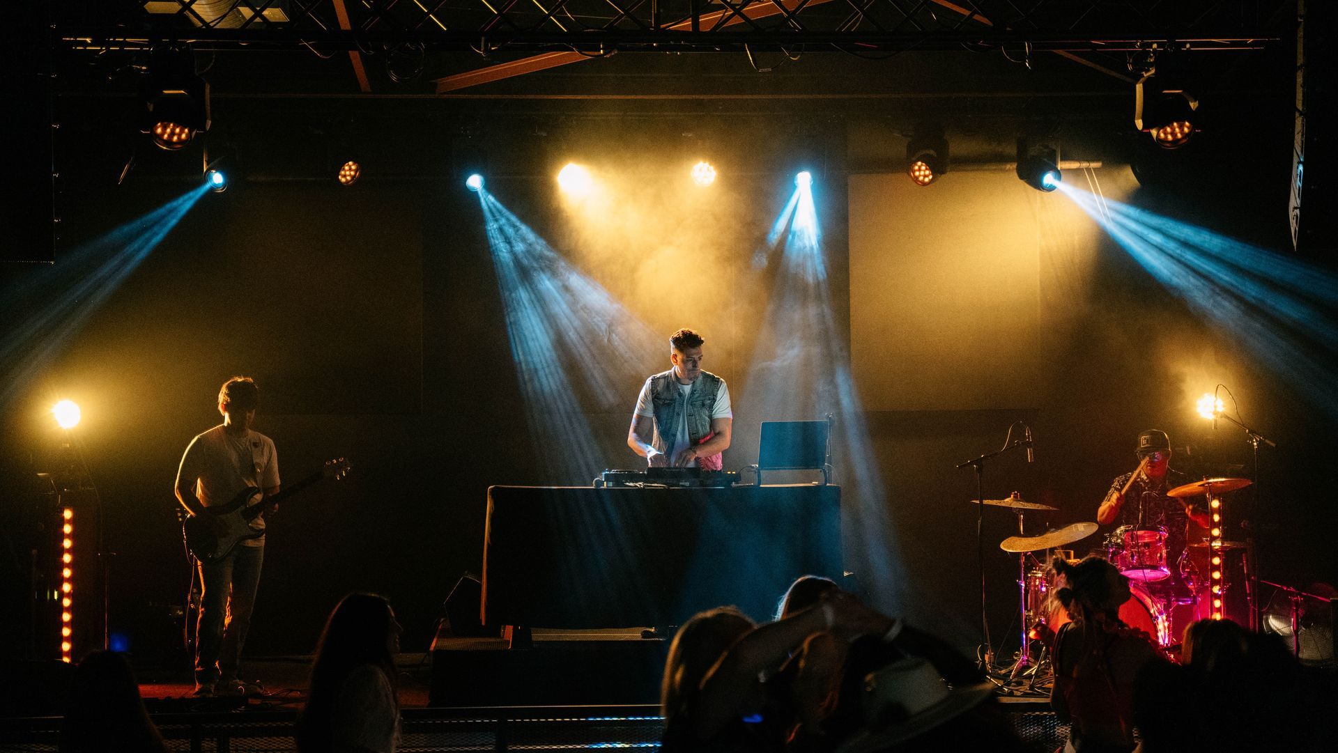 MIXMODE live at Beer City Music Hall — Oklahoma City, OK — Mar 14, 2025 MIXMODE (DJ Jordan Miller & Kristian Cruz) performing country EDM hybrid duo set at Beer City Music Hall in Oklahoma City, OK on Mar 14, 2025. Boots N' Beats 2025 Tour.
