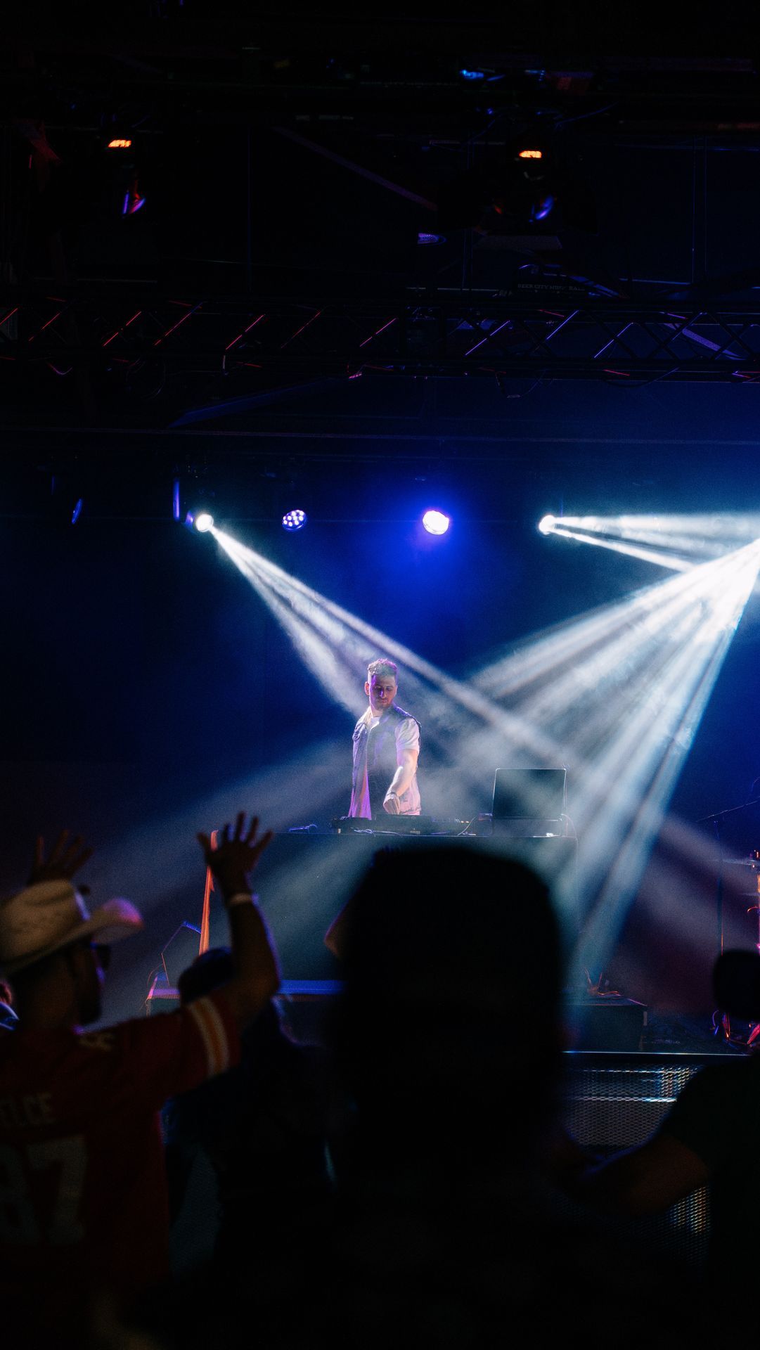 MIXMODE live at Beer City Music Hall — Oklahoma City, OK — Mar 14, 2025 MIXMODE (DJ Jordan Miller & Kristian Cruz) performing country EDM hybrid duo set at Beer City Music Hall in Oklahoma City, OK on Mar 14, 2025. Boots N' Beats 2025 Tour.