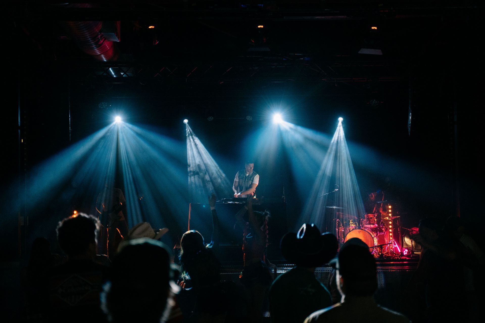 MIXMODE live at Beer City Music Hall — Oklahoma City, OK — Mar 14, 2025 MIXMODE (DJ Jordan Miller & Kristian Cruz) performing country EDM hybrid duo set at Beer City Music Hall in Oklahoma City, OK on Mar 14, 2025. Boots N' Beats 2025 Tour.