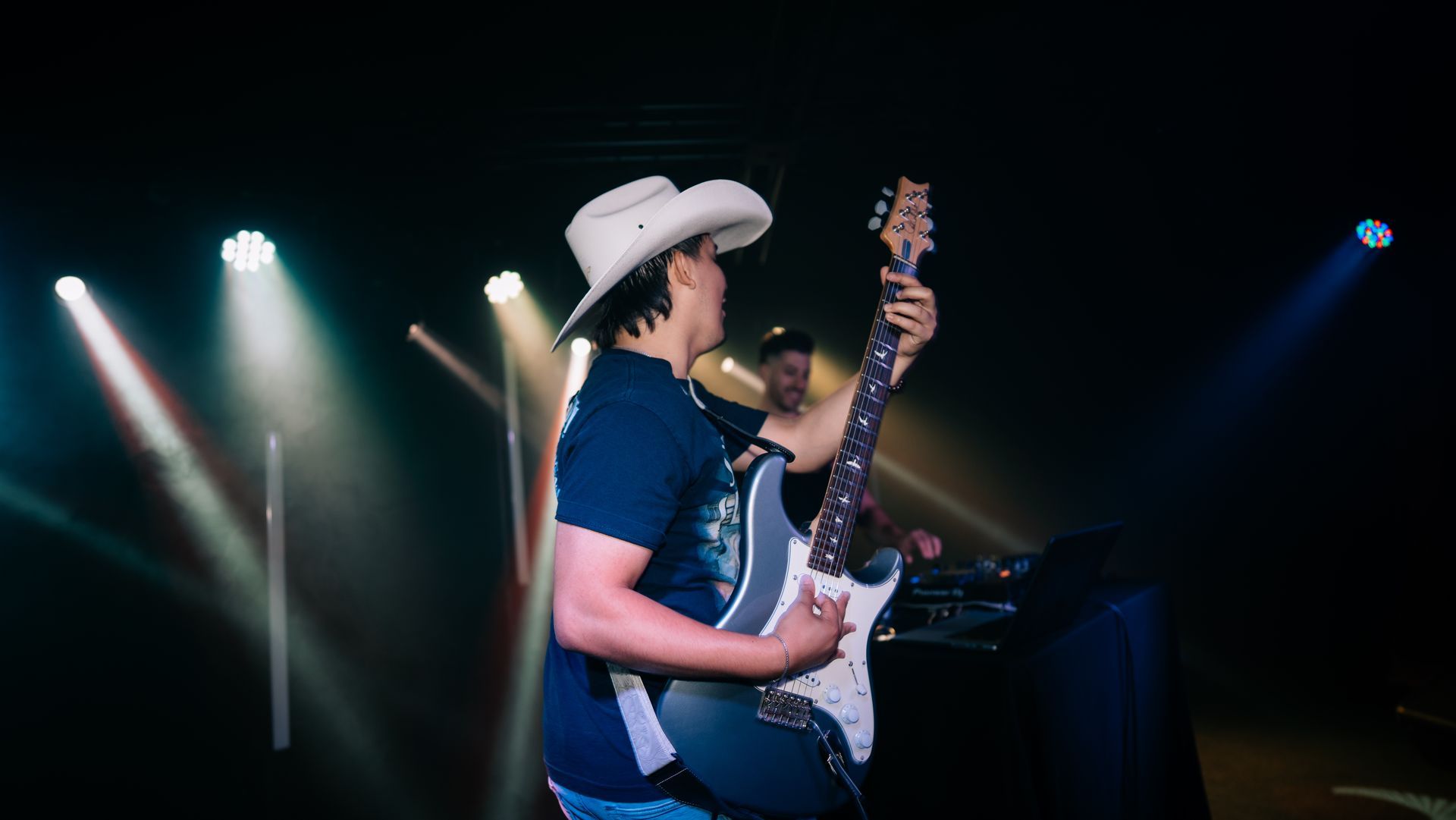 MIXMODE live at Last Exit Live — Phoenix, AZ — Apr 26, 2025 MIXMODE (DJ Jordan Miller & Kristian Cruz) performing country EDM hybrid duo set at Last Exit Live in Phoenix, AZ on Apr 26, 2025. Boots N' Beats 2025 Tour.