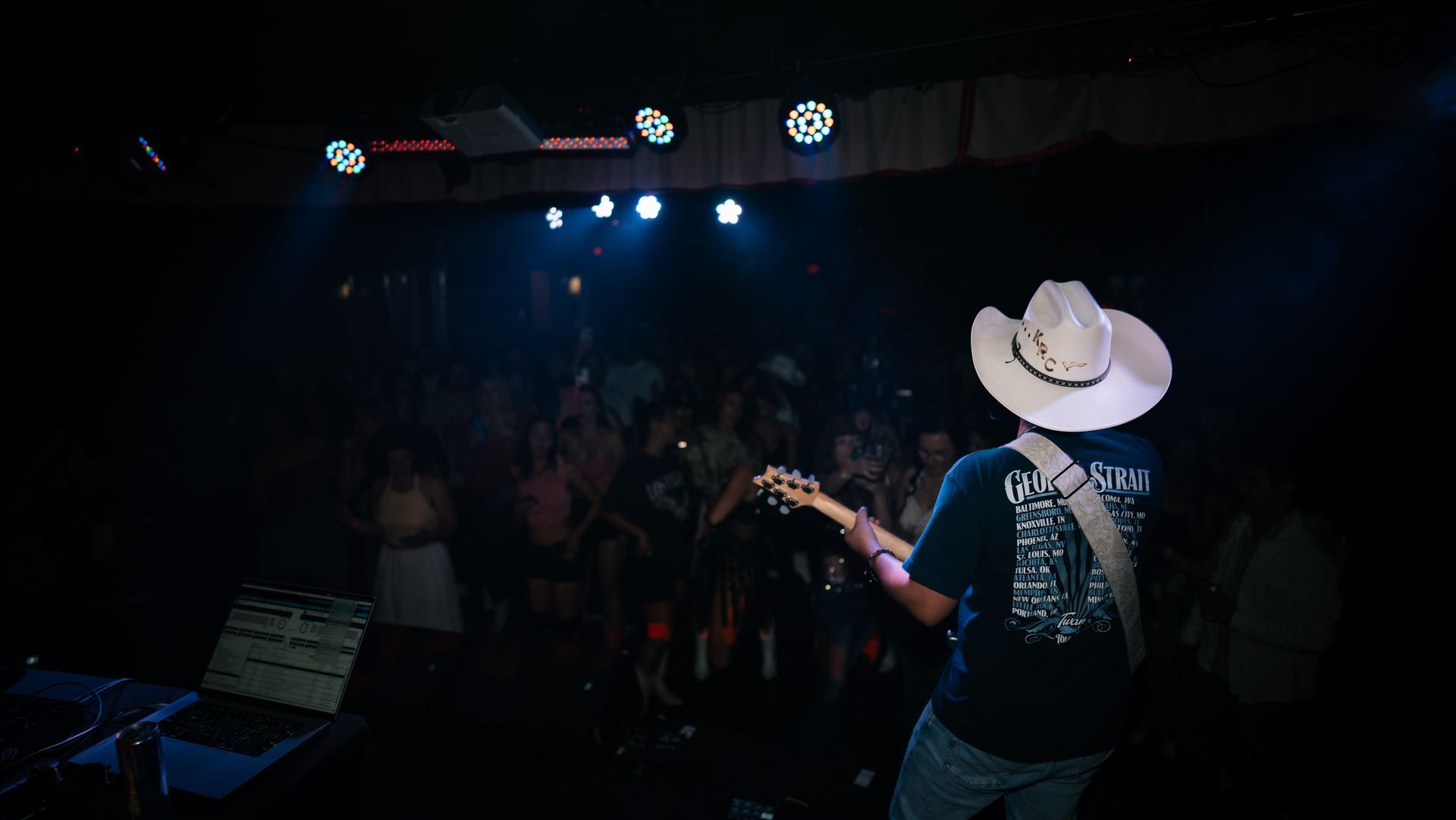 MIXMODE live at Last Exit Live — Phoenix, AZ — Apr 26, 2025 MIXMODE (DJ Jordan Miller & Kristian Cruz) performing country EDM hybrid duo set at Last Exit Live in Phoenix, AZ on Apr 26, 2025. Boots N' Beats 2025 Tour.