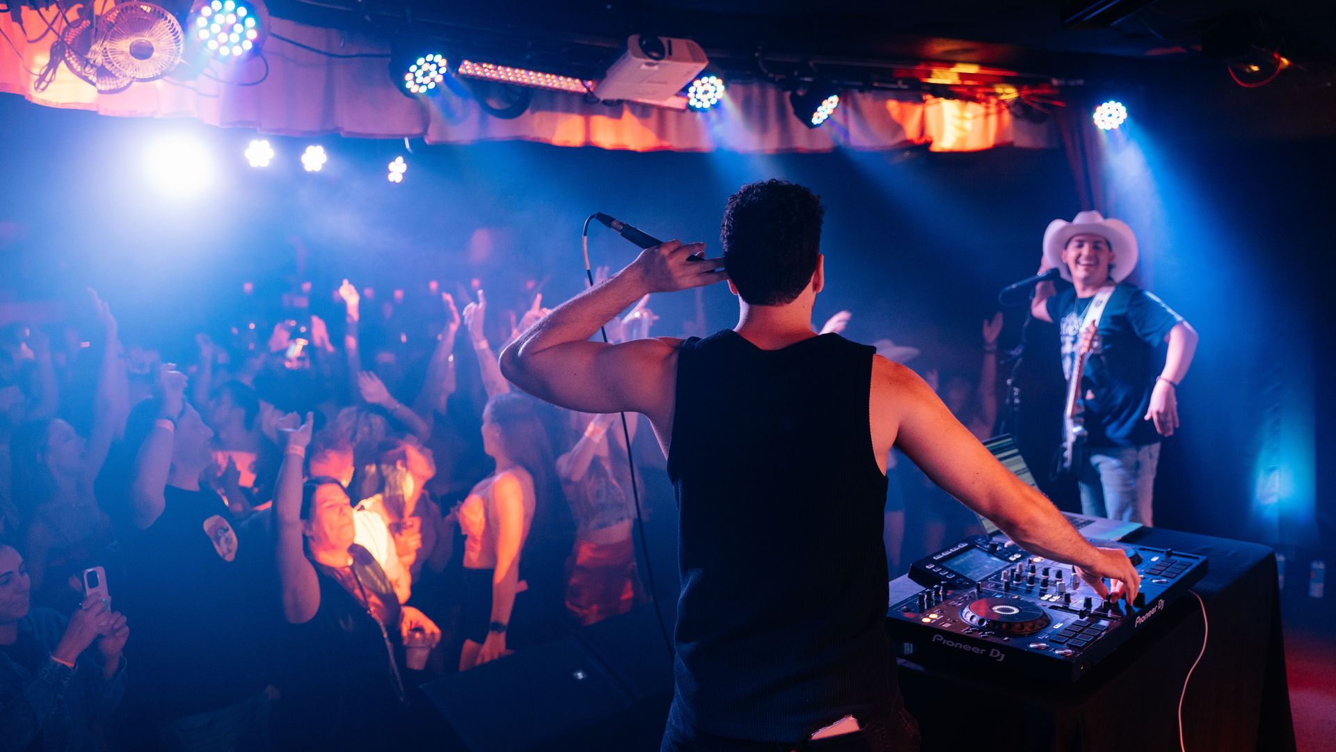 Jordan Miller live at Last Exit Live, Phoenix, AZ - photo 1 MIXMODE (DJ Jordan Miller & Kristian Cruz) performing country EDM hybrid duo set at Last Exit Live in Phoenix, AZ on Apr 26, 2025. Boots N' Beats 2025 Tour.