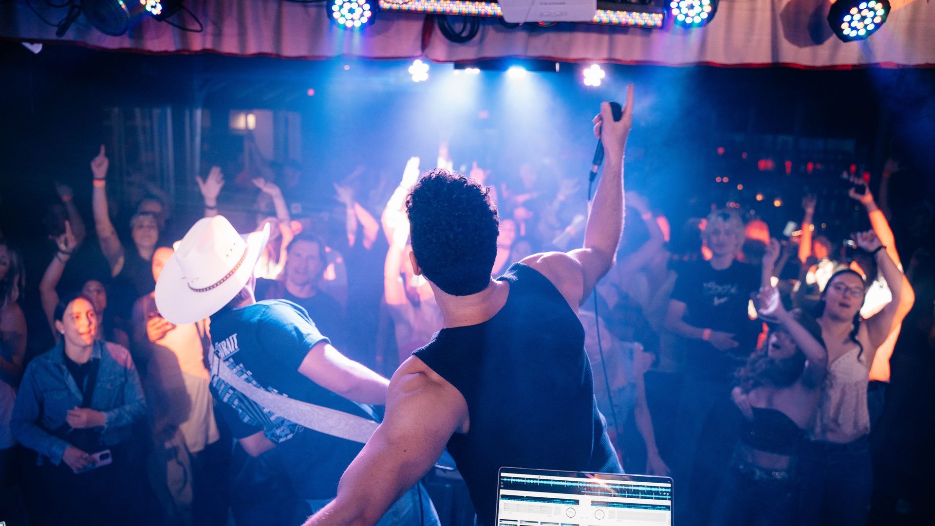 MIXMODE live at Last Exit Live — Phoenix, AZ — Apr 26, 2025 MIXMODE (DJ Jordan Miller & Kristian Cruz) performing country EDM hybrid duo set at Last Exit Live in Phoenix, AZ on Apr 26, 2025. Boots N' Beats 2025 Tour.