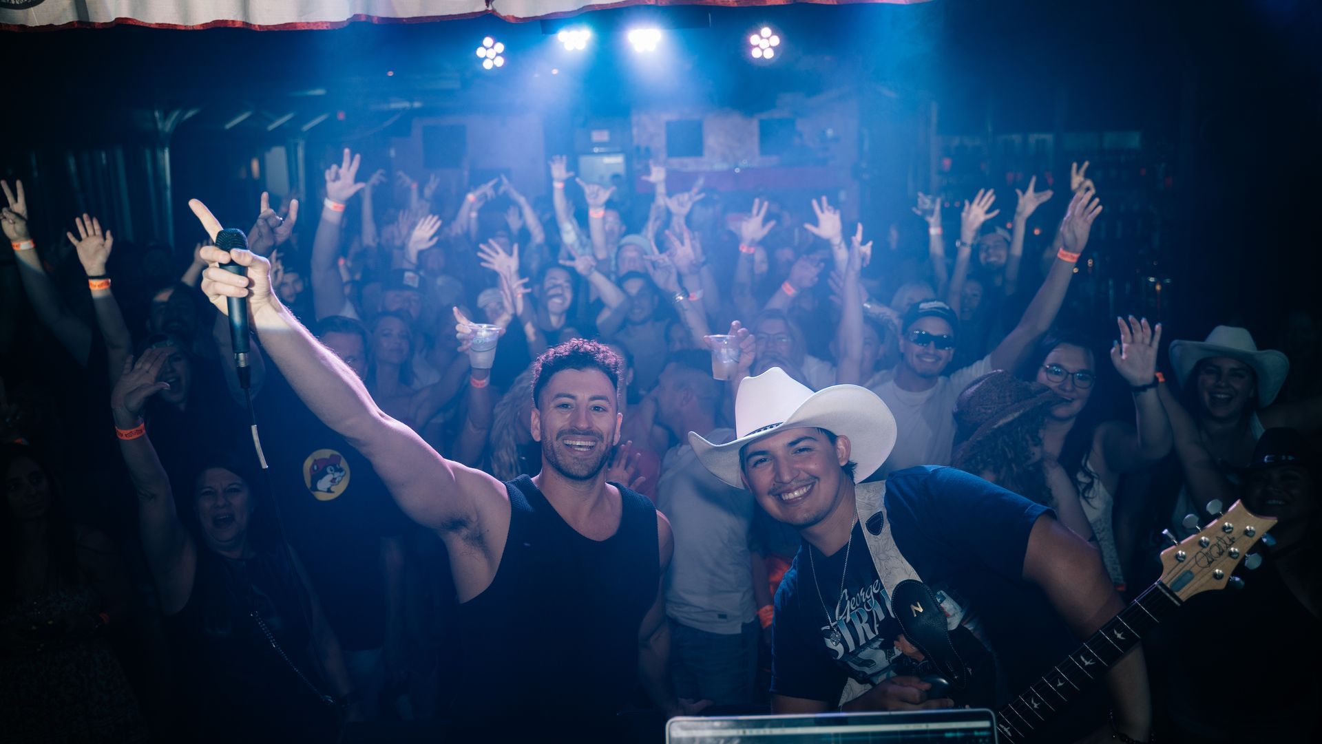 MIXMODE live at Last Exit Live — Phoenix, AZ — Apr 26, 2025 MIXMODE (DJ Jordan Miller & Kristian Cruz) performing country EDM hybrid duo set at Last Exit Live in Phoenix, AZ on Apr 26, 2025. Boots N' Beats 2025 Tour.