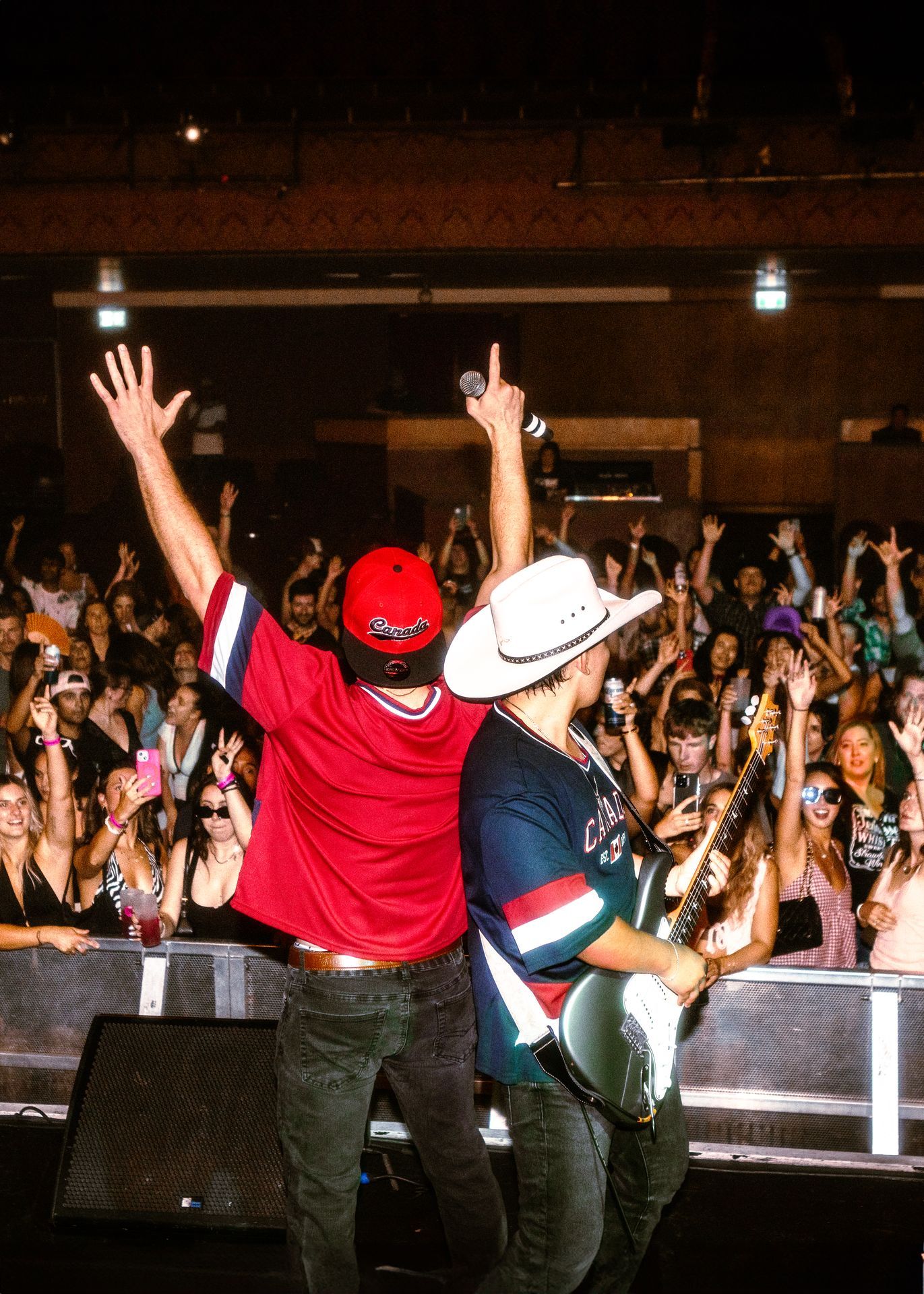 MIXMODE live at Vogue Theatre — Vancouver, BC — Aug 23, 2025 MIXMODE (DJ Jordan Miller & Kristian Cruz) performing country EDM hybrid duo set at Vogue Theatre in Vancouver, BC on Aug 23, 2025. Boots N' Beats 2025 Tour.