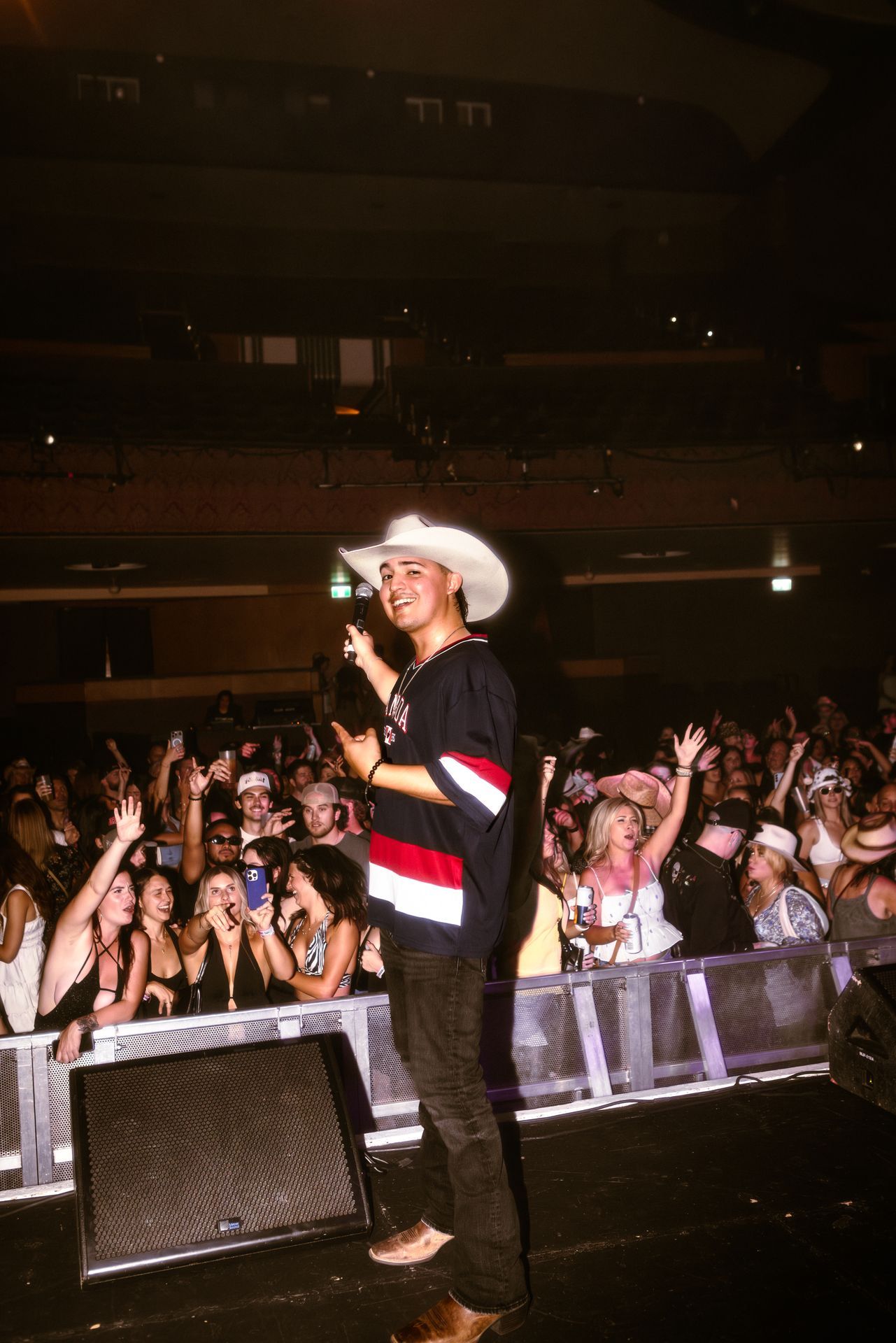MIXMODE live at Vogue Theatre — Vancouver, BC — Aug 23, 2025 MIXMODE (DJ Jordan Miller & Kristian Cruz) performing country EDM hybrid duo set at Vogue Theatre in Vancouver, BC on Aug 23, 2025. Boots N' Beats 2025 Tour.